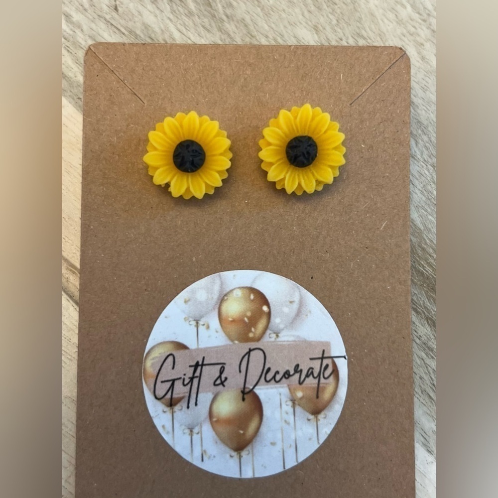 Sunflower Stud Earrings - NWT - Picture 7 of 7